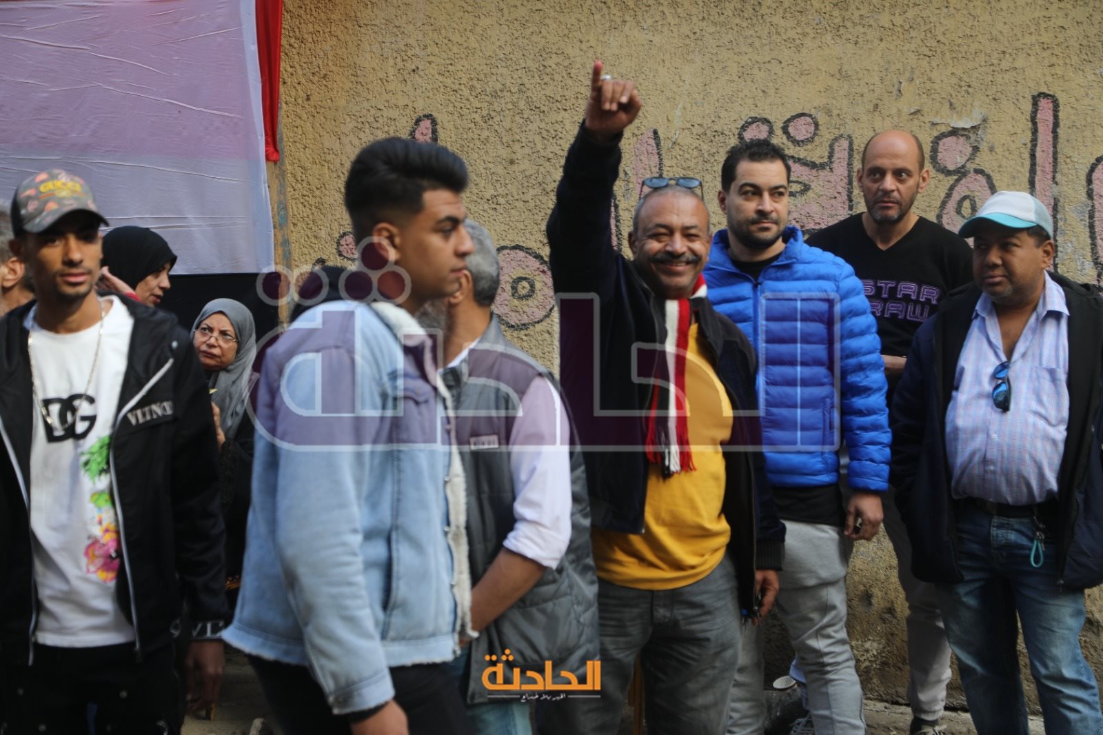 الفنان مجدي بدر يدلي بصوته في بانتخابات الرئاسة بالتجمع الخامس