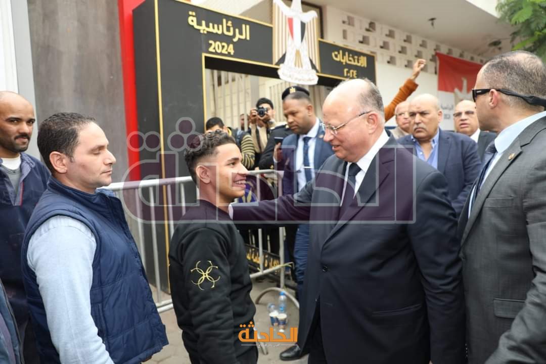 محافظ القاهرة يتصدر مسيرة حاشدة في شوارع العاصمة