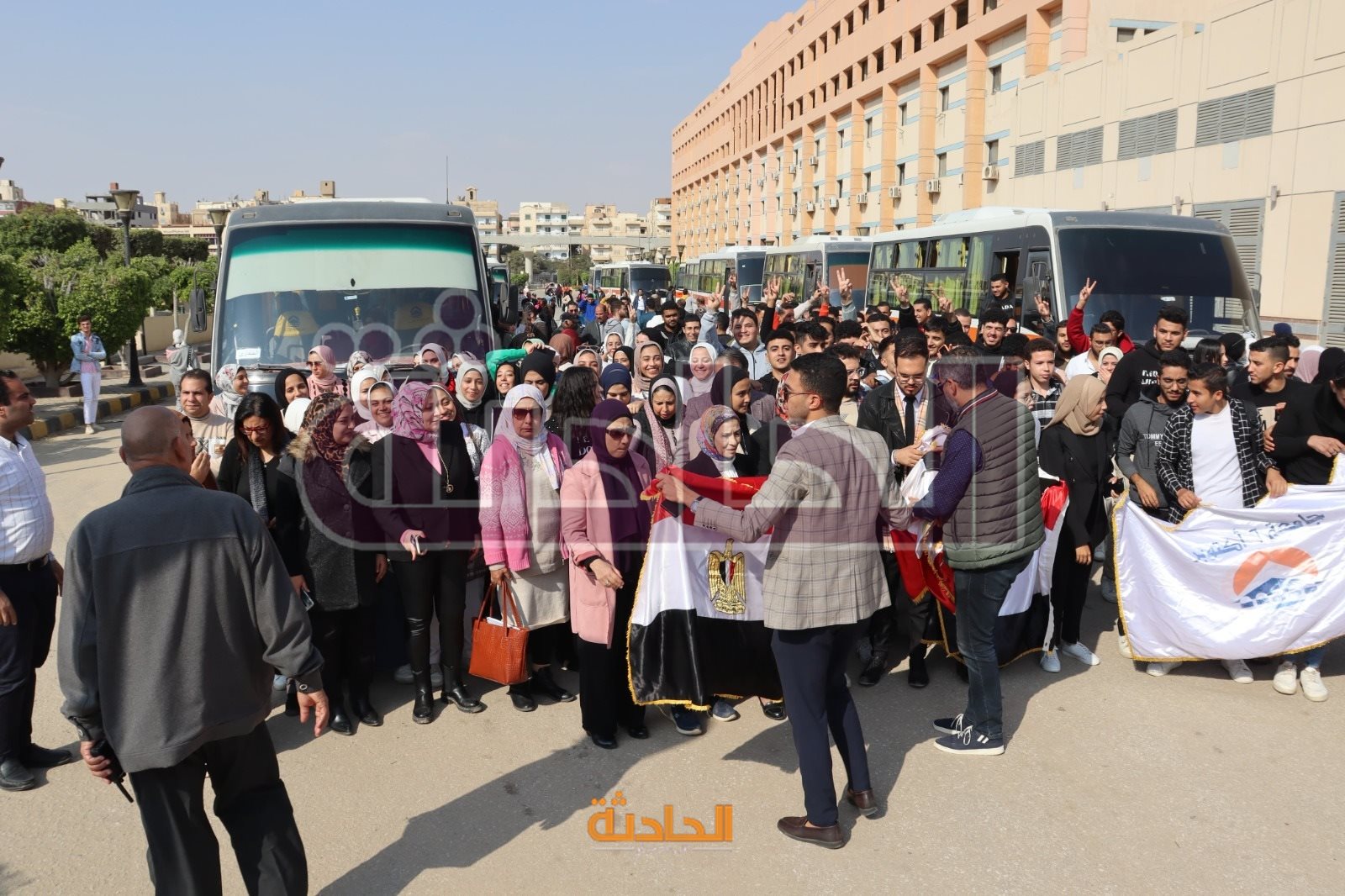 مسيرات بجامعة 6 أكتوبر للمشاركة في التصويت بانتخابات الرئاسة