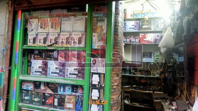 محطات بث تليفزيوني ومحال بيع أجهزة فك الشفرات