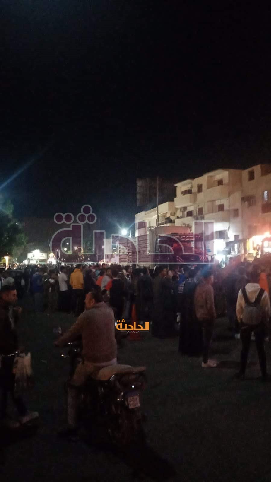 سائق النقل يصطدم بالسيارات ويتسبب في سقوط الضحايا