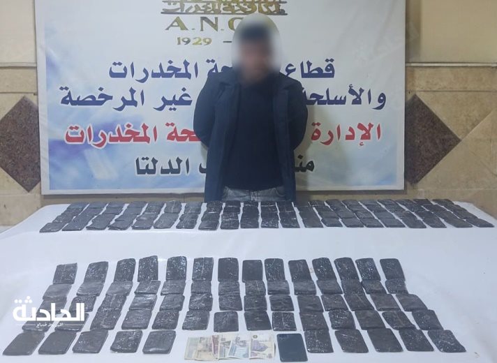 ضبط تاجري مخدرات بحوزتهما 300 طربة لمخدر الحشيش في مطروح والبحيرة