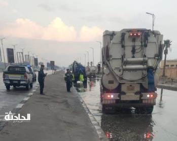 جهود مُكثفة لرجال الشرطة لمساعدة المواطنين في مواجهة الطقس السيئ
