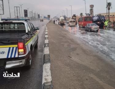 جهود مُكثفة لرجال الشرطة لمساعدة المواطنين في مواجهة الطقس السيئ