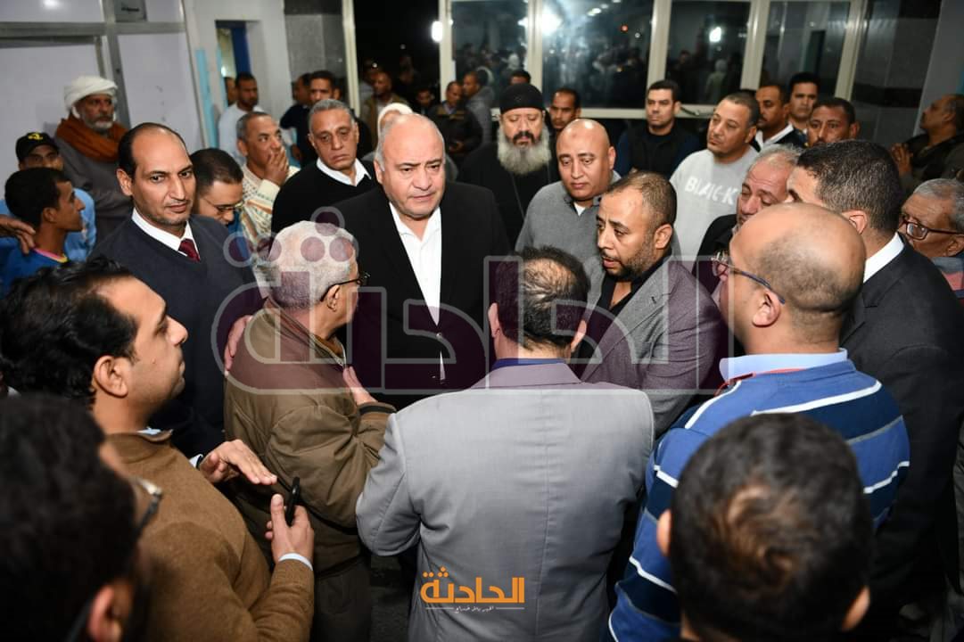 محافظ قنا يزور مصابي حادث التريلا