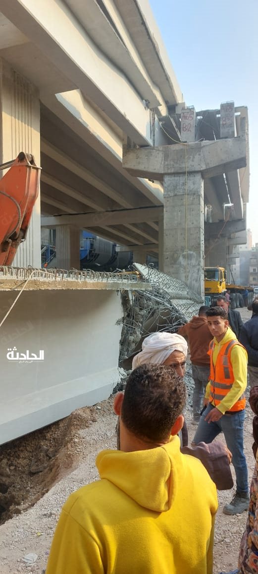 انهيار كوبري تحت الإنشاء بمترو الجامعة