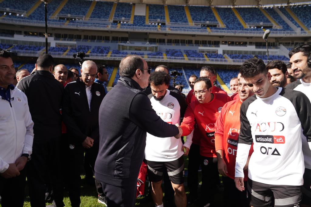 الرئيس السيسي يزو المنتخب الوطني بالمدينة الألعاب الأولمبية