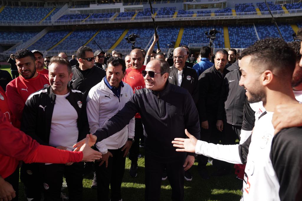 الرئيس السيسي يزو المنتخب الوطني بالمدينة الألعاب الأولمبية