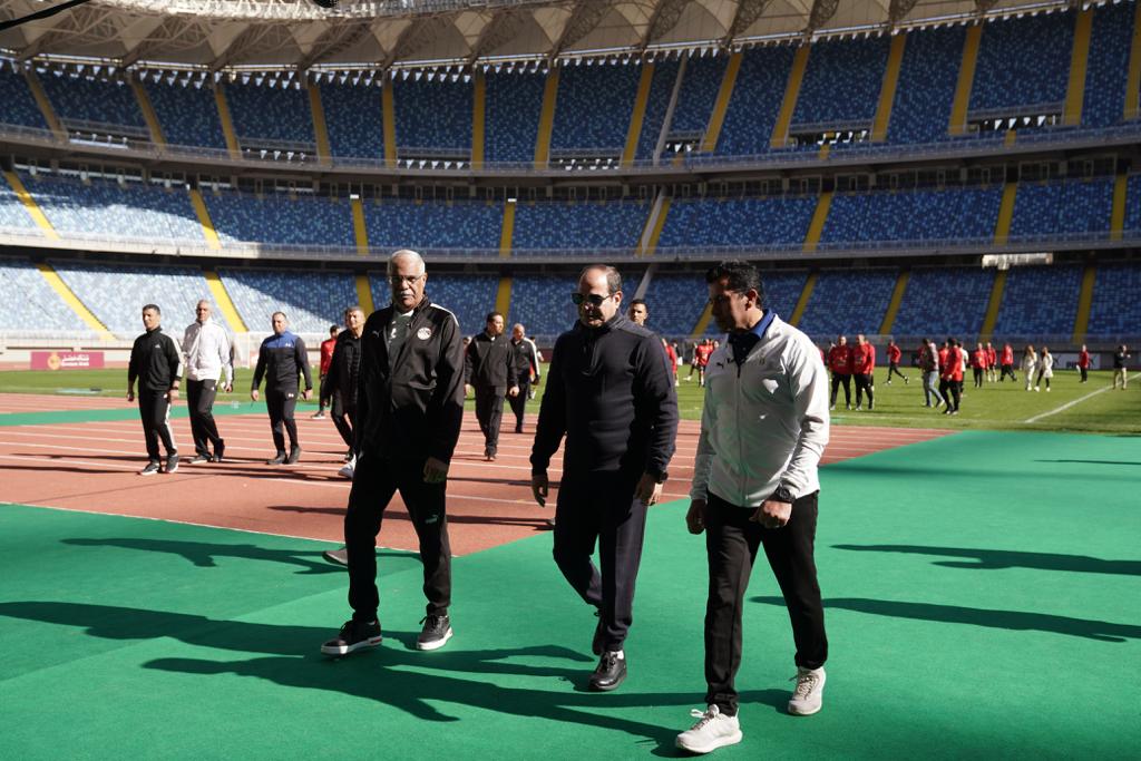 الرئيس السيسي يزو المنتخب الوطني بالمدينة الألعاب الأولمبية