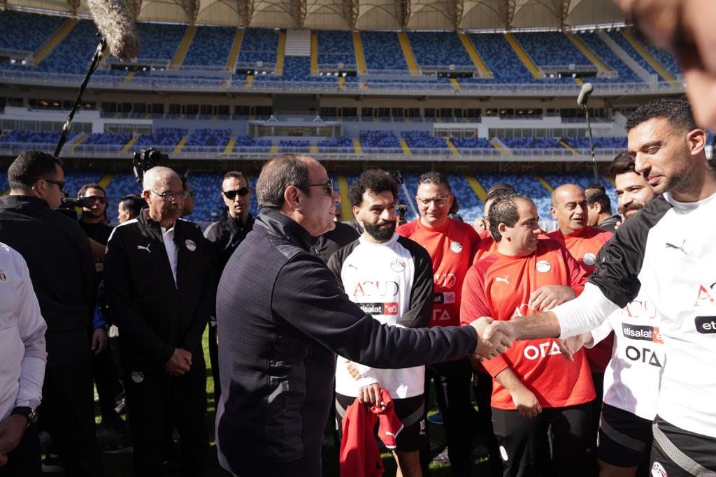 الرئيس السيسي يزو المنتخب الوطني بالمدينة الألعاب الأولمبية