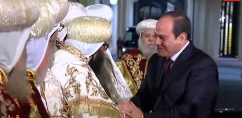الرئيس السيسي يصافح الأقباط بكاتدرائية