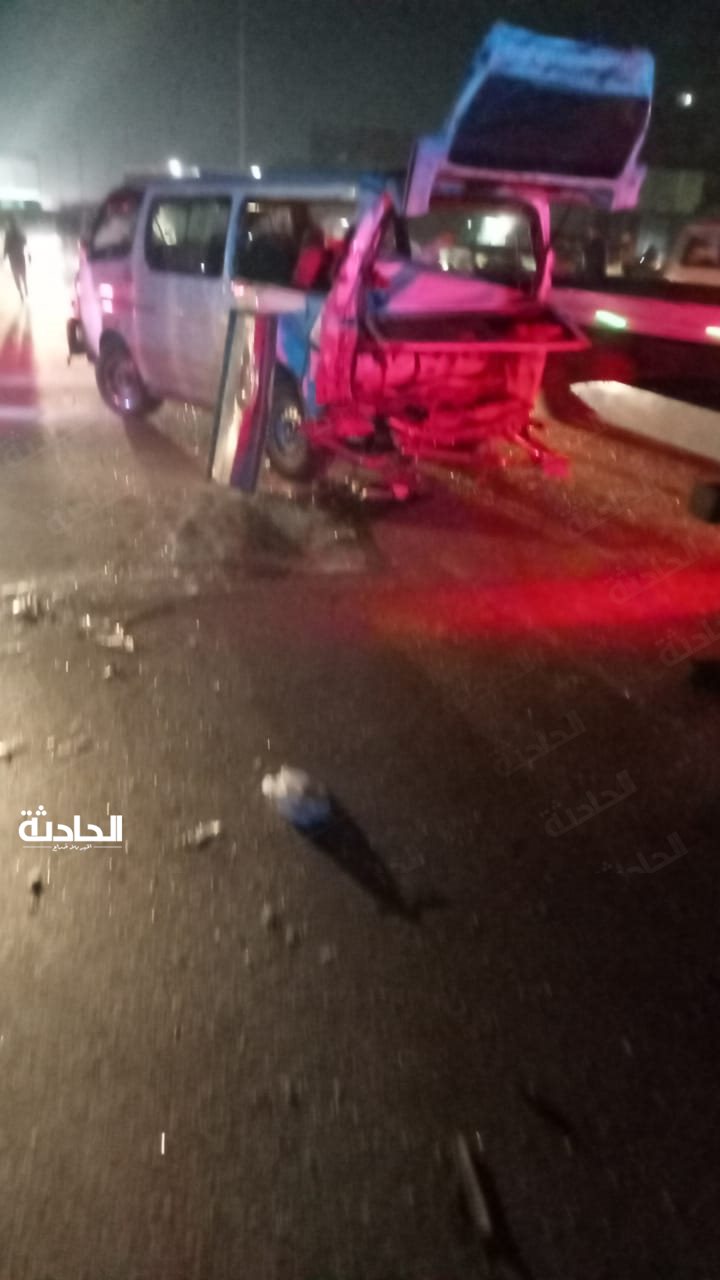 حادث تصادم مروع بين سيارتي ميكروباص