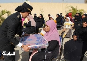 الداخلية توجه قوافل إنسانية لتوزيع الهدايا على قاطني المناطق الأولى بالرعاية