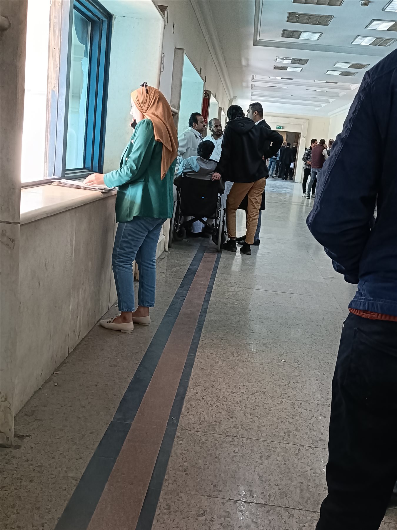 أسرة اليمني المقتول تصل محكمة جنوب القاهرة