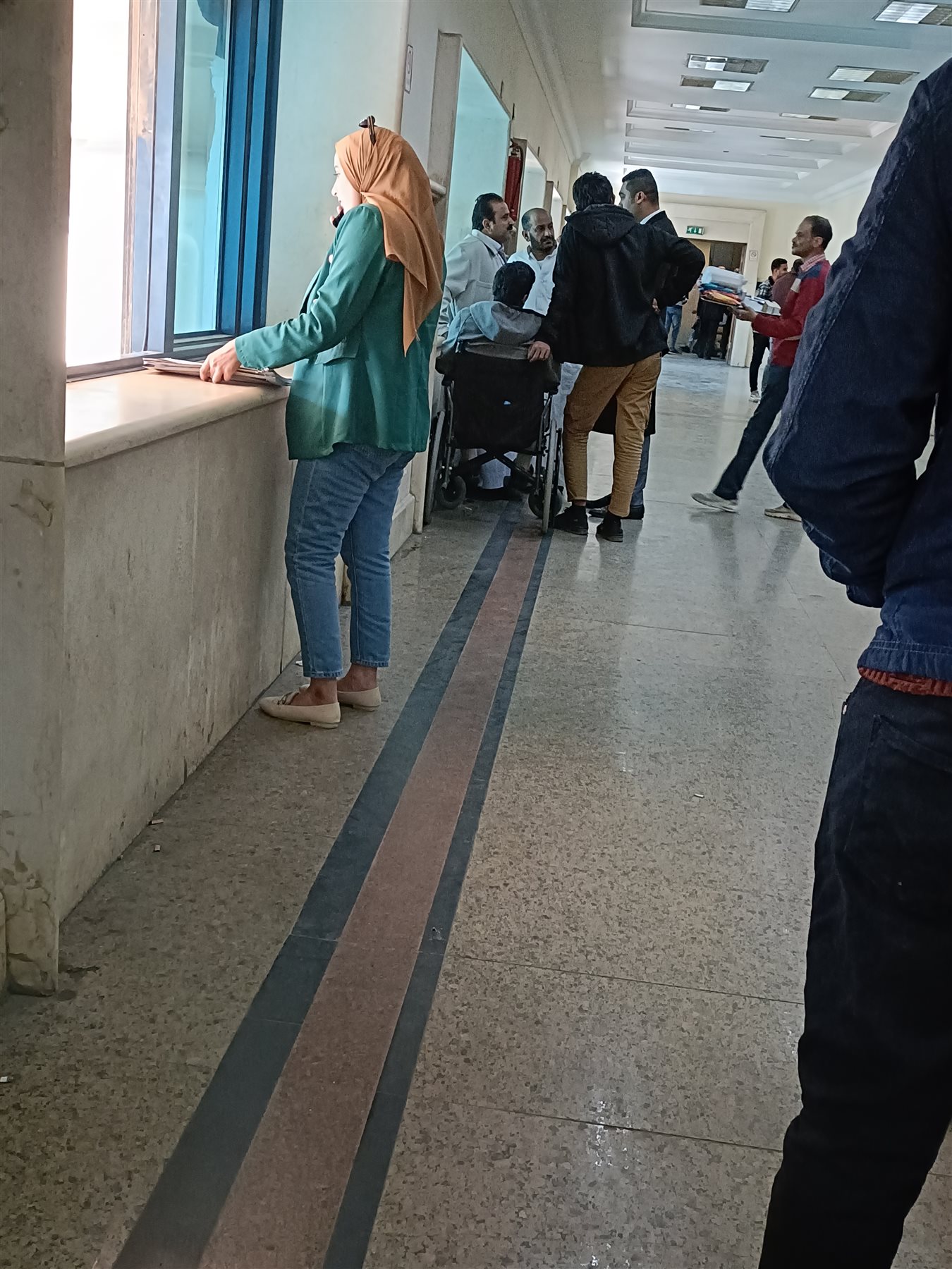 أسرة اليمني المقتول تصل محكمة جنوب القاهرة