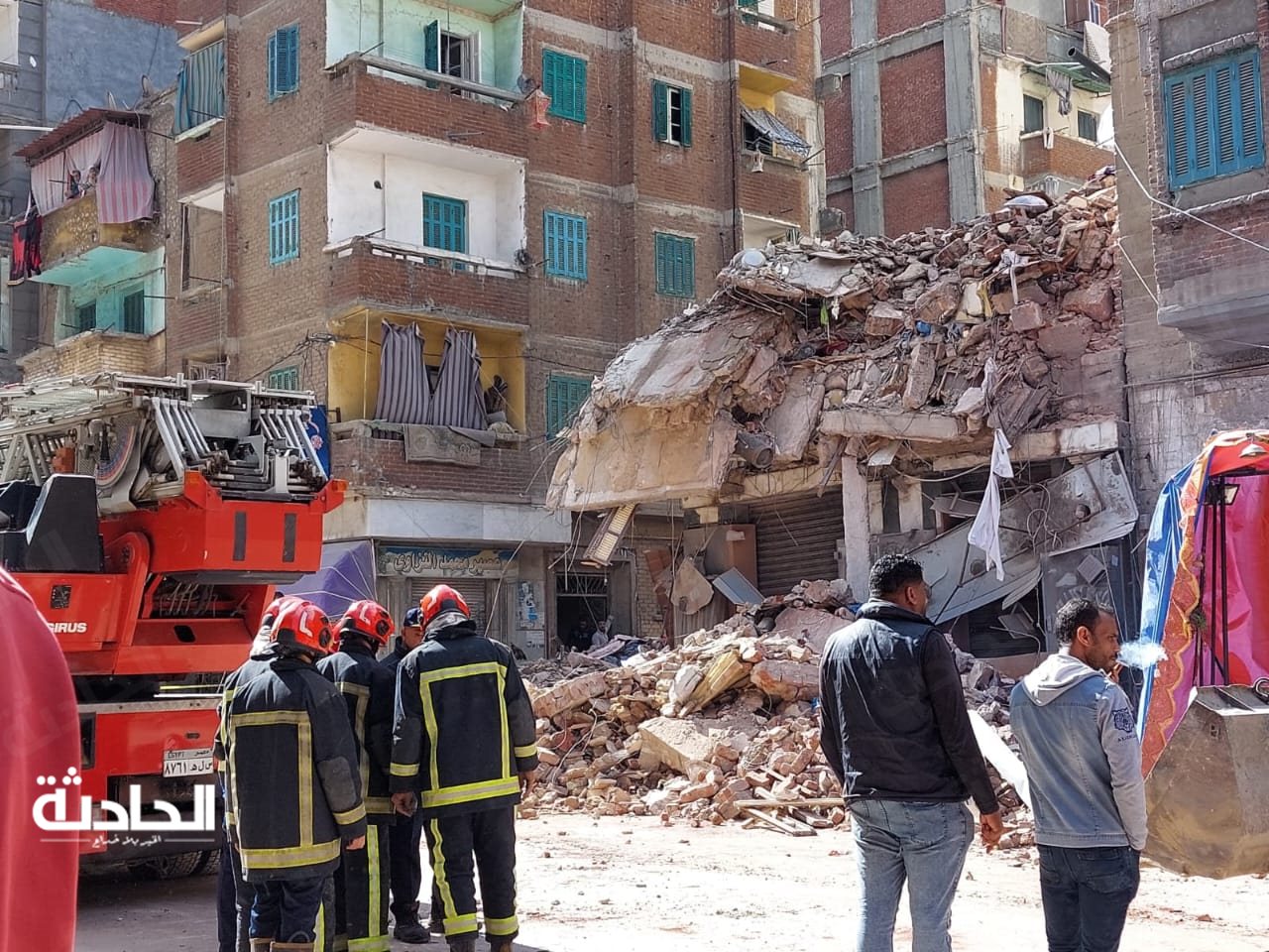 مصرع شخصين في انهيار عقار بالإسكندرية