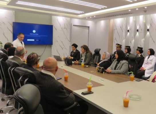 الداخلية توزع عبوات غذائية على المرأة المعيلة بمناسبة عيد المرأة