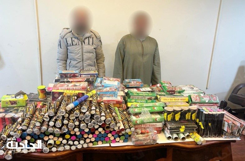 ضبط 3 أشخاص بالجيزة ودمياط لحيازتهم كمية من الألعاب النارية