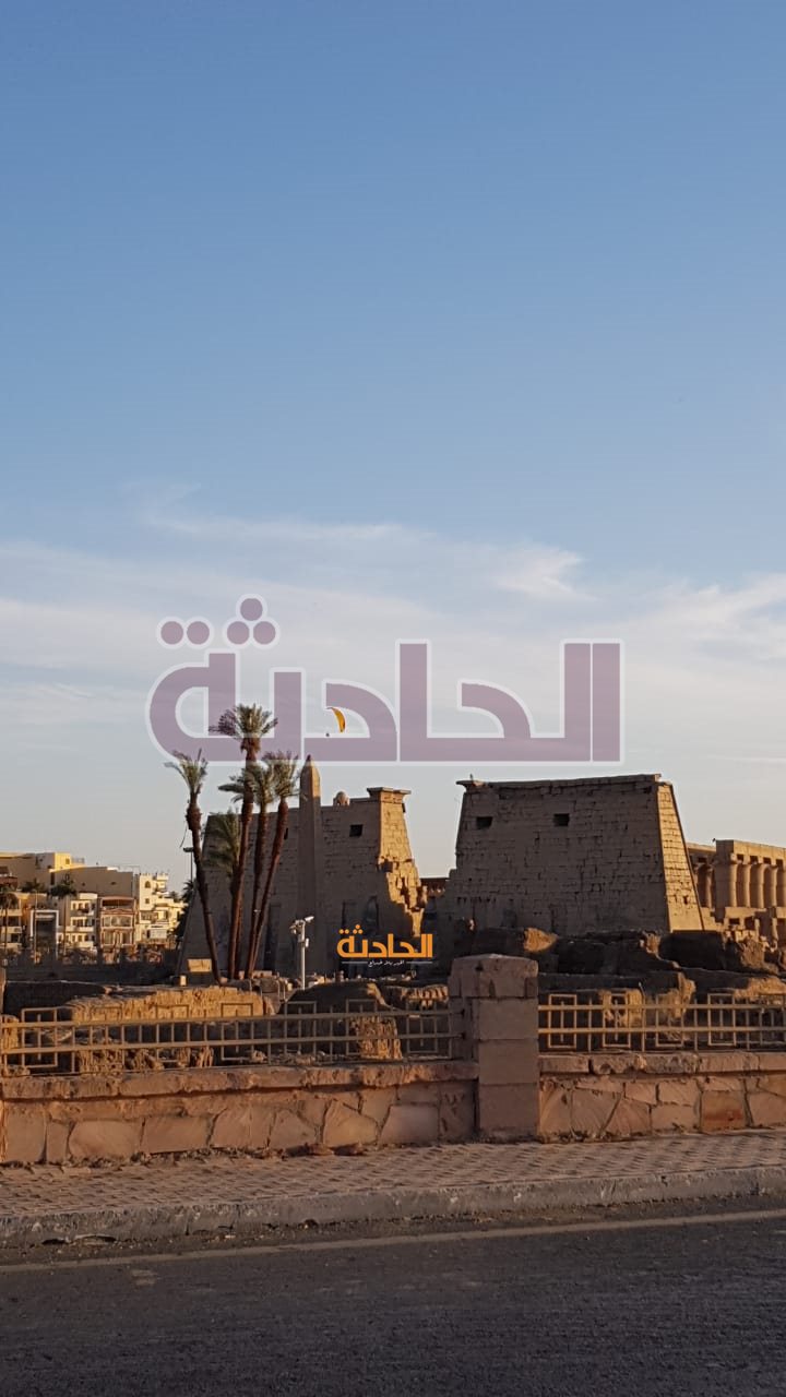 الباراموتور يزين سماء الأقصر
