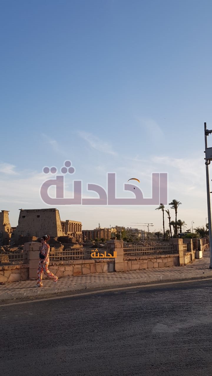 الباراموتور يزين سماء الأقصر
