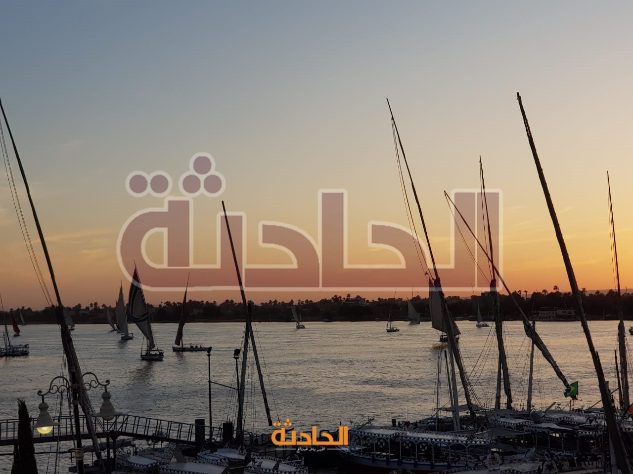 الباراموتور يزين سماء الأقصر