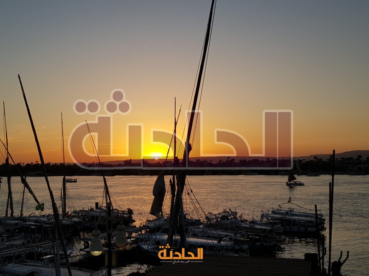 الباراموتور يزين سماء الأقصر