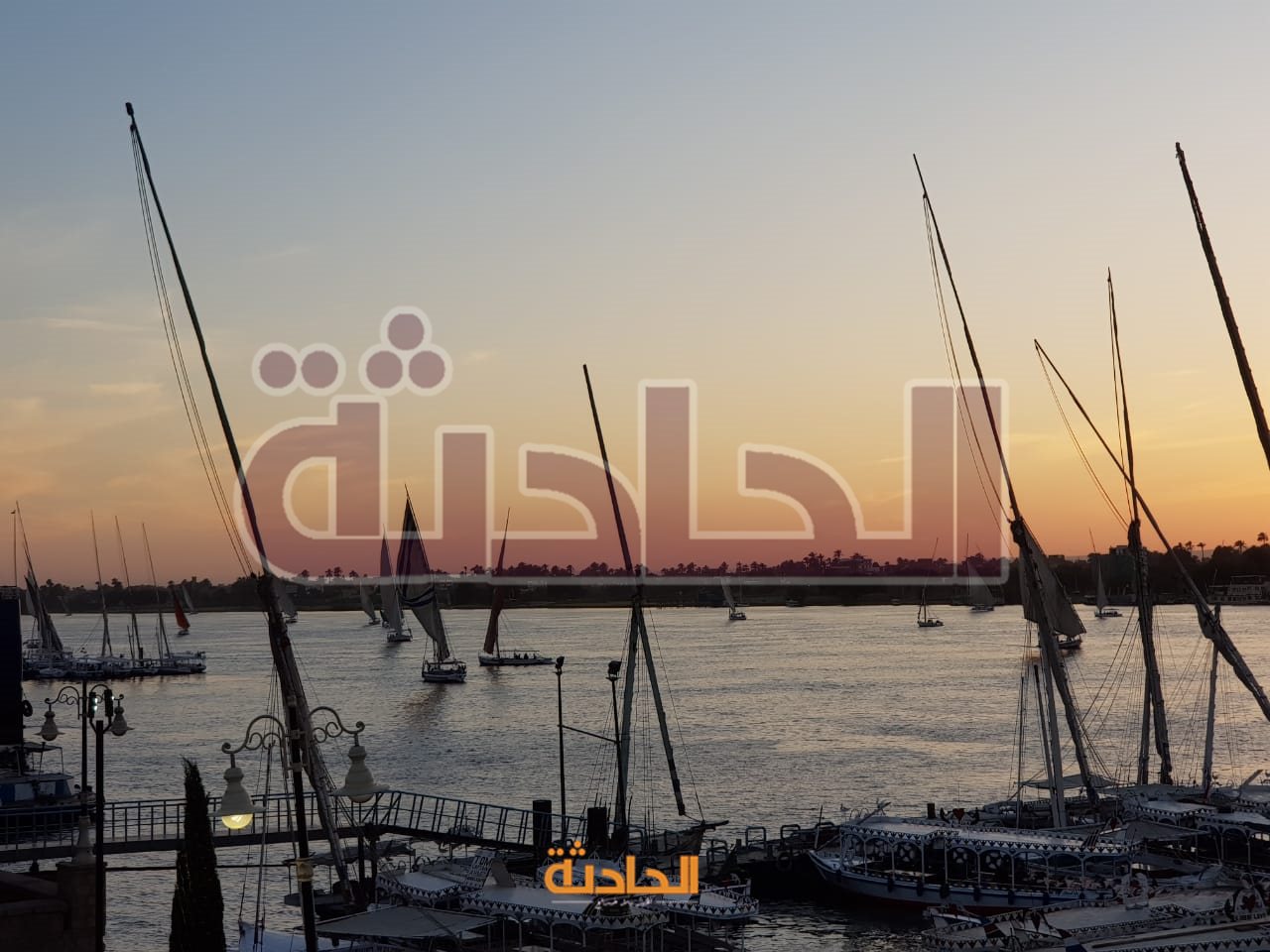 الباراموتور يزين سماء الأقصر