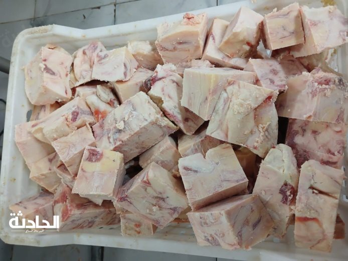 ضبط مخزن بداخله 11 طن لحوم فاسدة في المرج
