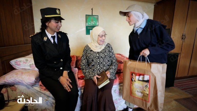 الداخلية تحتفل بعيد الأم وتوزع هدايا الأمهات المسنات بالمناطق الحضارية