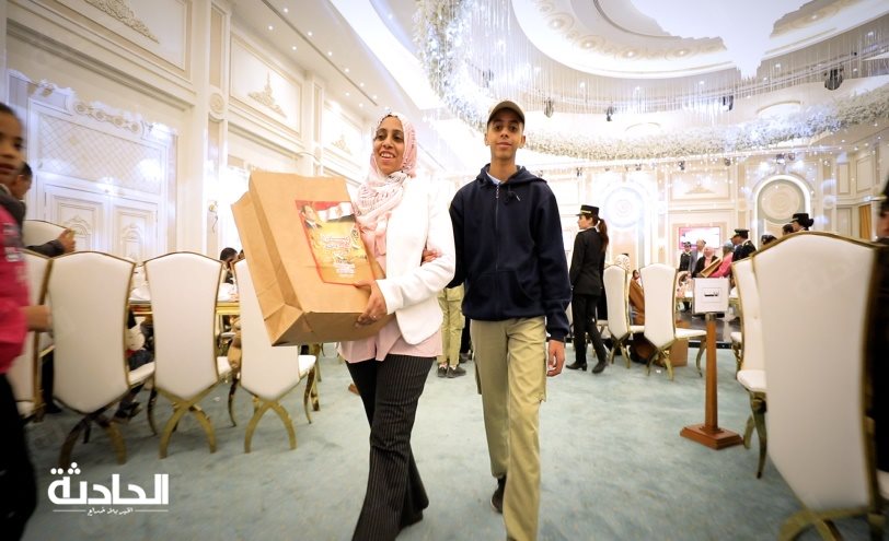 الداخلية تحتفل بعيد الأم وتوزع هدايا الأمهات المسنات بالمناطق الحضارية