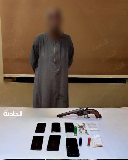 سقوط 5 عاطلين بحوزتهم مخدرات وأسلحة نارية
