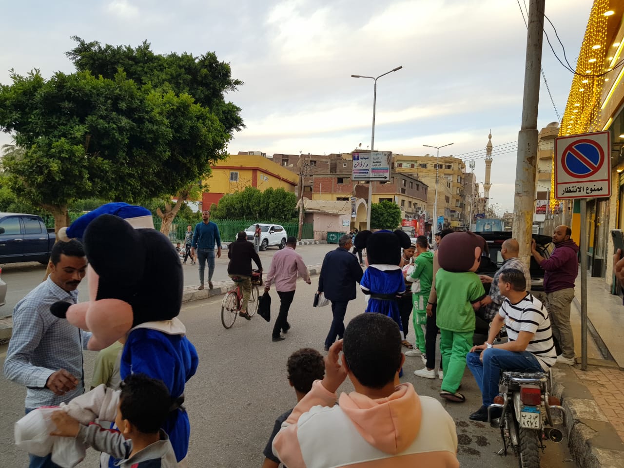 أفرولاند توزع إفطارا على أهالي الأقصر