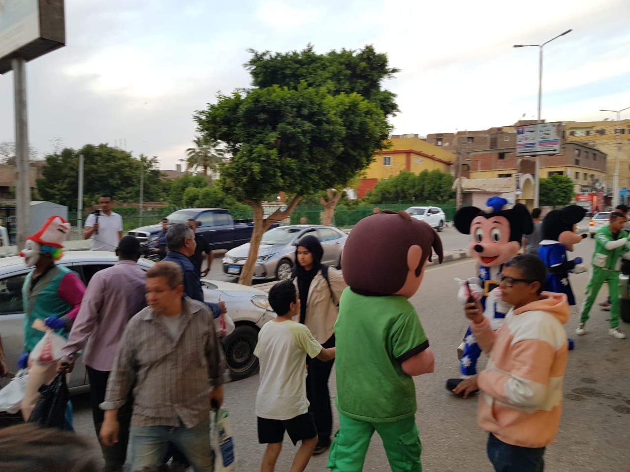 أفرولاند توزع إفطارا على أهالي الأقصر