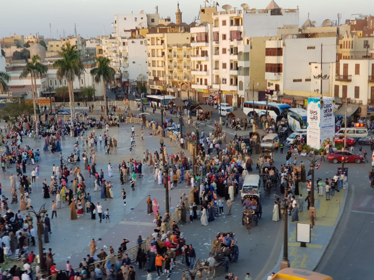 زحام على ساحة أبو الحجاج