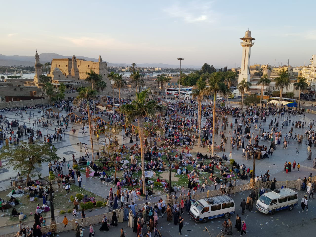 زحام على ساحة أبو الحجاج