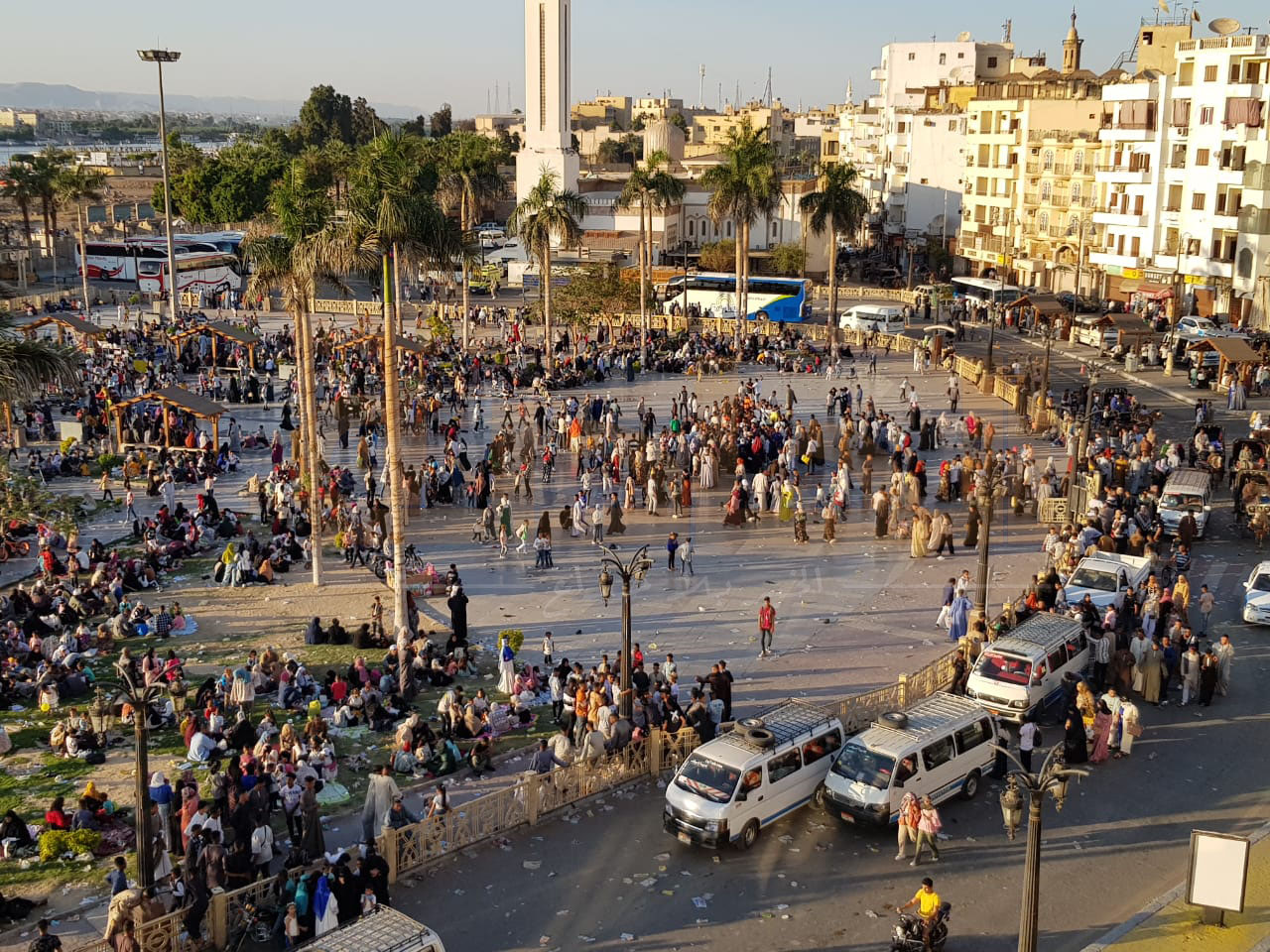 زحام على ساحة أبو الحجاج