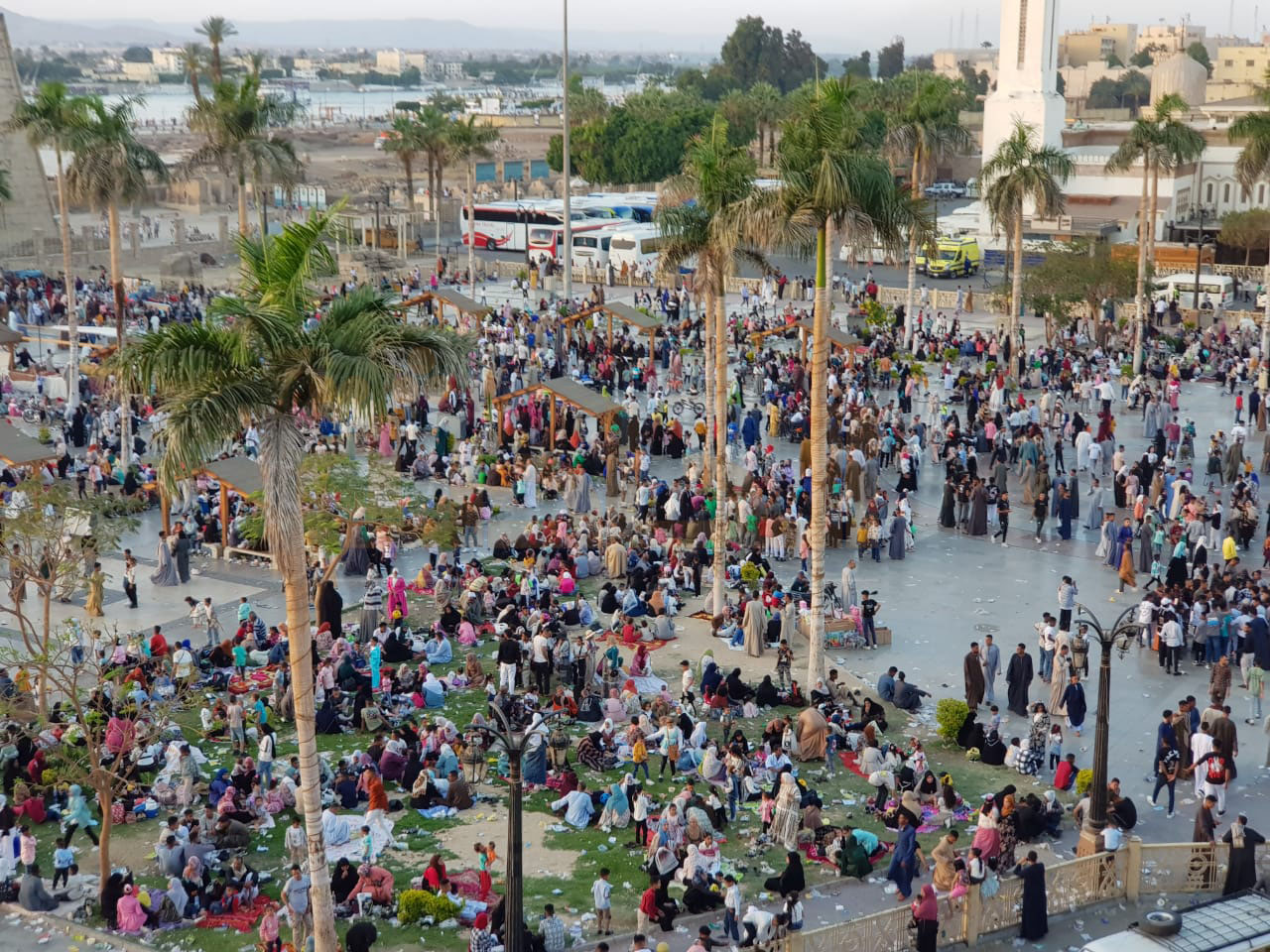 زحام على ساحة أبو الحجاج