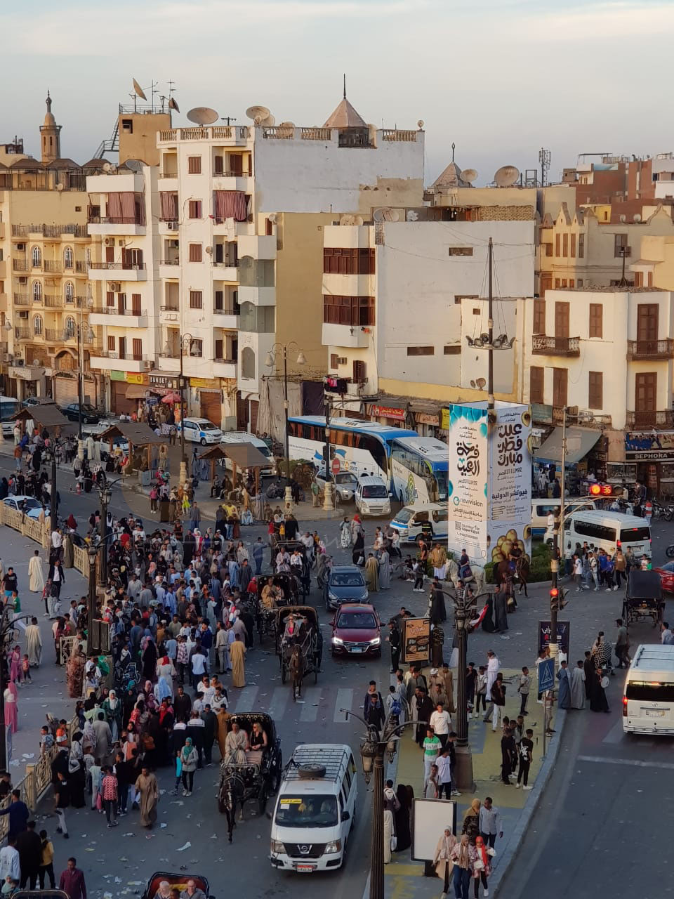 زحام على ساحة أبو الحجاج