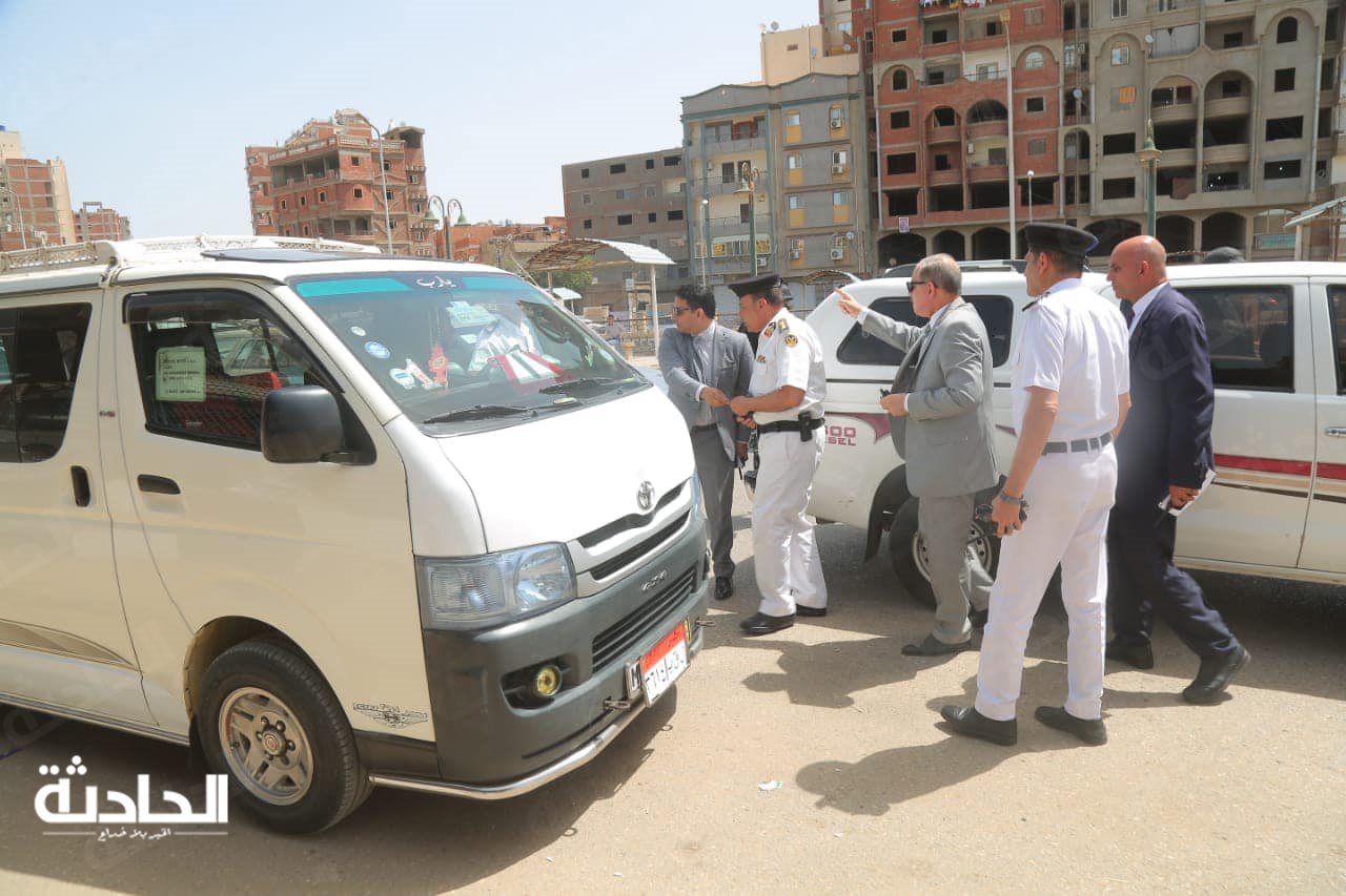 محافظ كفر الشيخ يتفقد مجمع المواقف