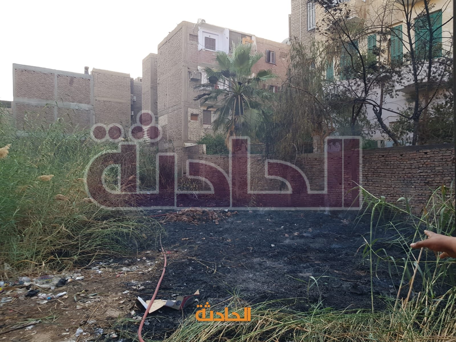 حريق هائل بأحد الأحواش بوسط مدينة الأقصر