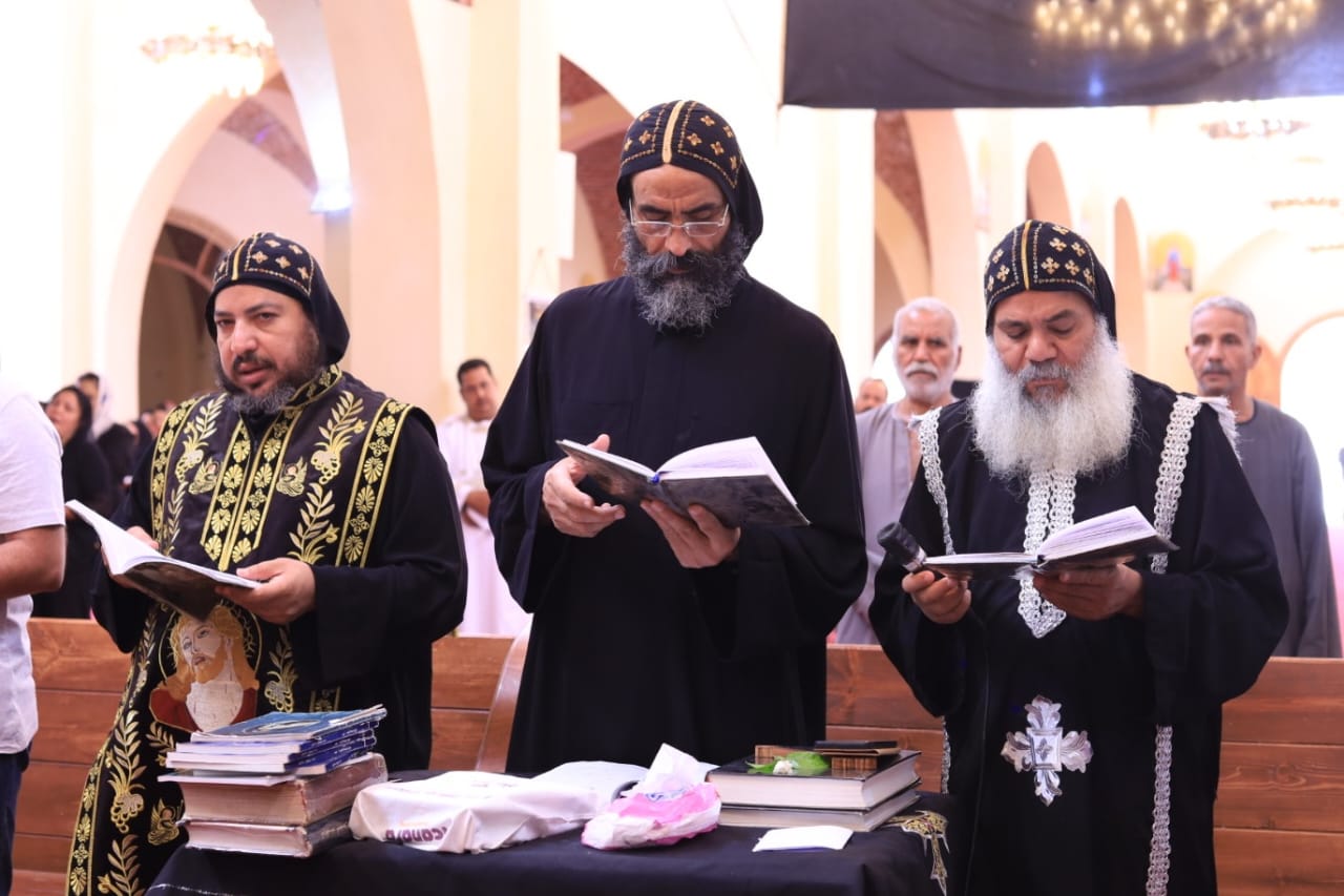 الصلوات بدير القديس الأنبا متاؤس الفاخوري بجبل أصفون بإسنا