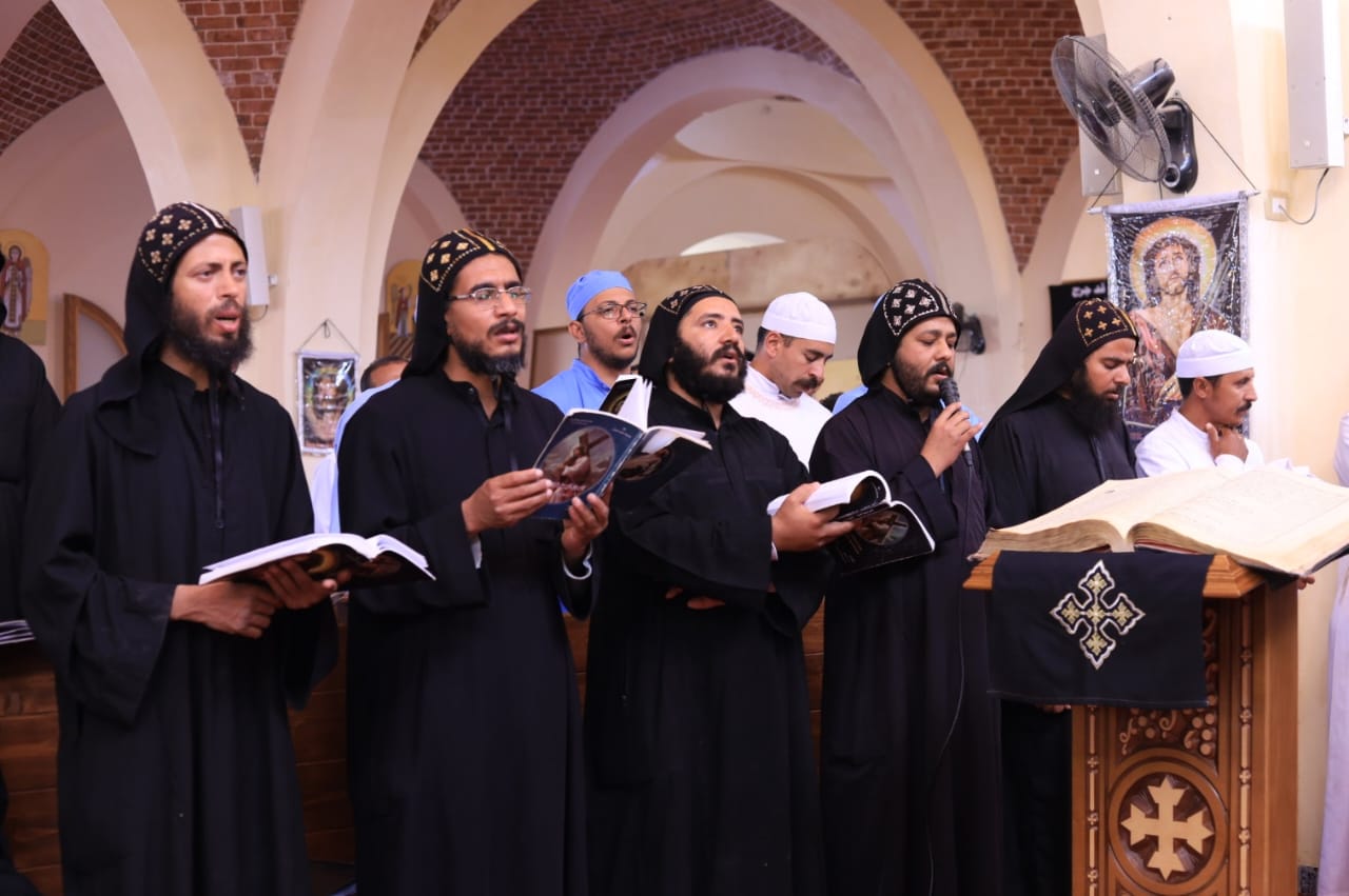 الصلوات بدير القديس الأنبا متاؤس الفاخوري بجبل أصفون بإسنا