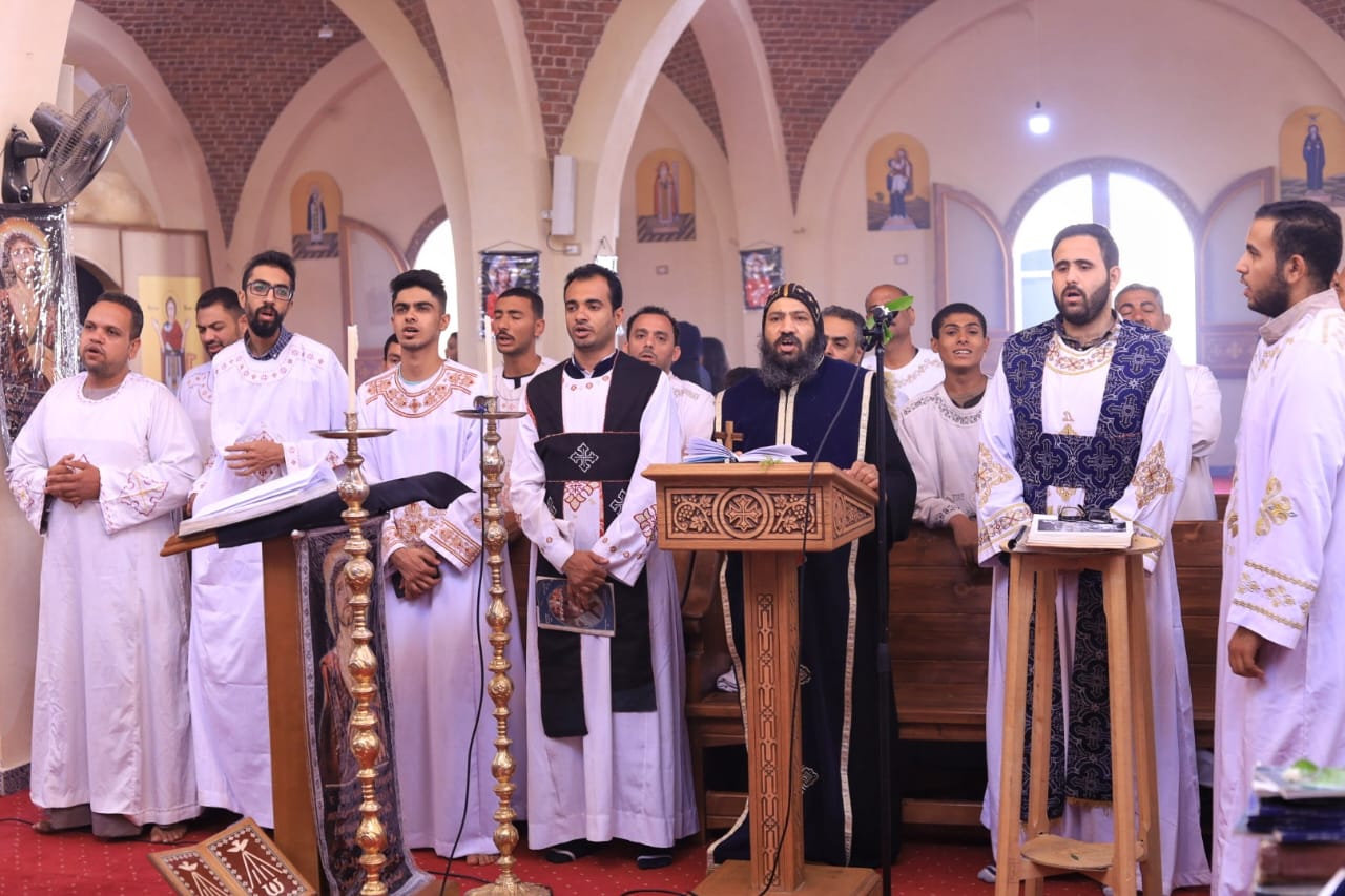 الصلوات بدير القديس الأنبا متاؤس الفاخوري بجبل أصفون بإسنا