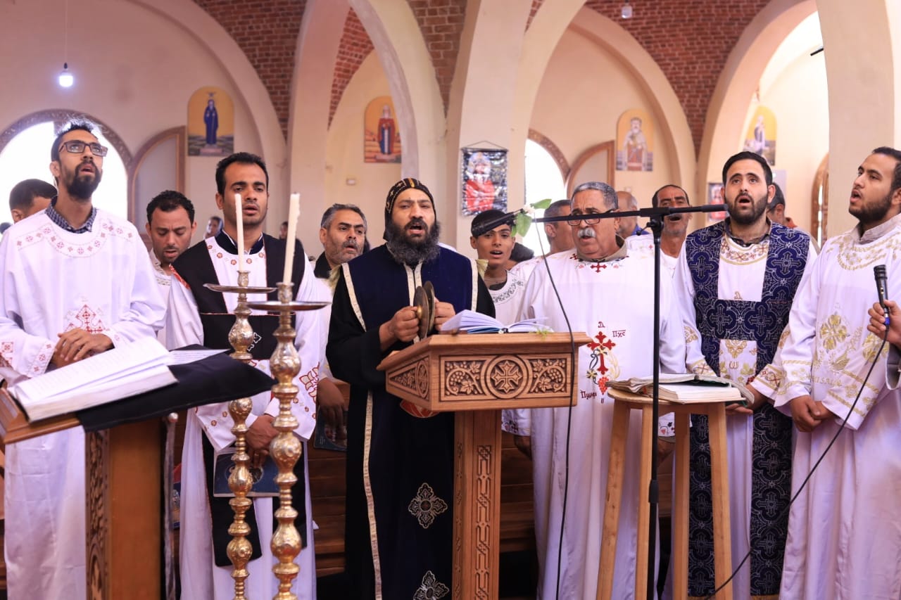الصلوات بدير القديس الأنبا متاؤس الفاخوري بجبل أصفون بإسنا