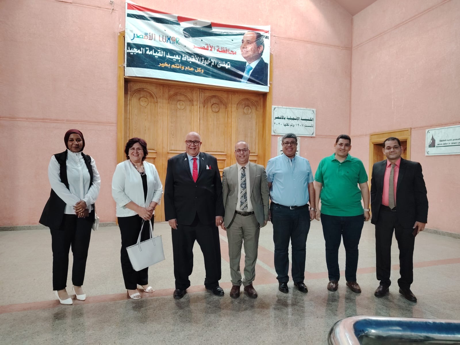 رئيس جامعة الأقصر يزور كنائس العذراء والإنجيلية والكاثوليكية