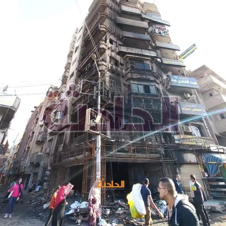 حريق يلتهم صيدلية وعدة طوابق بطلخا
