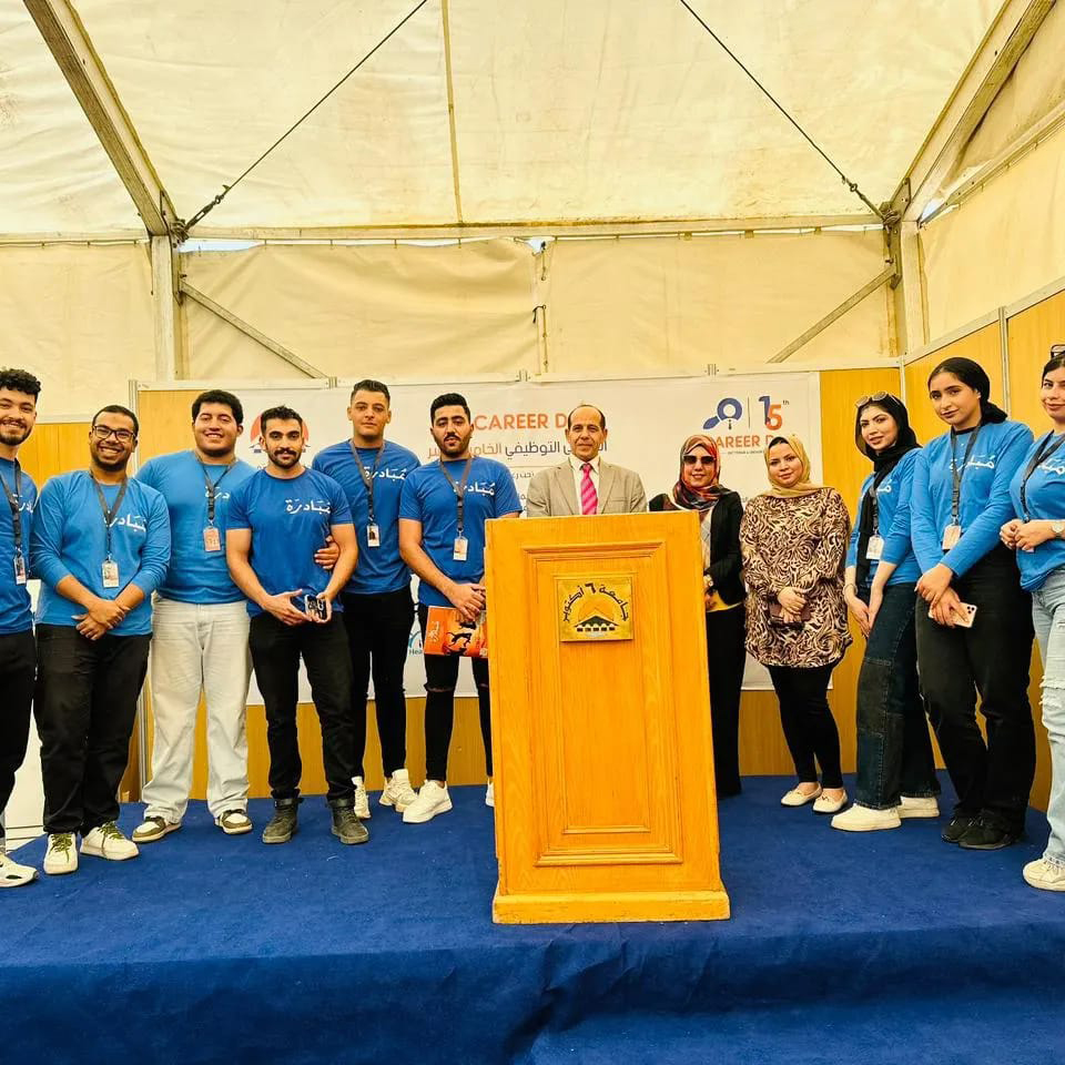طلاب كلية الإعلام جامعة 6 أكتوبر فريق مجلة مبادرة