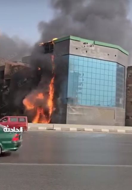 حريق هائل يلتهم عقار من 5 طوابق بالطريق الدائري