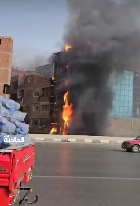 حريق هائل يلتهم عقار من 5 طوابق بالطريق الدائري