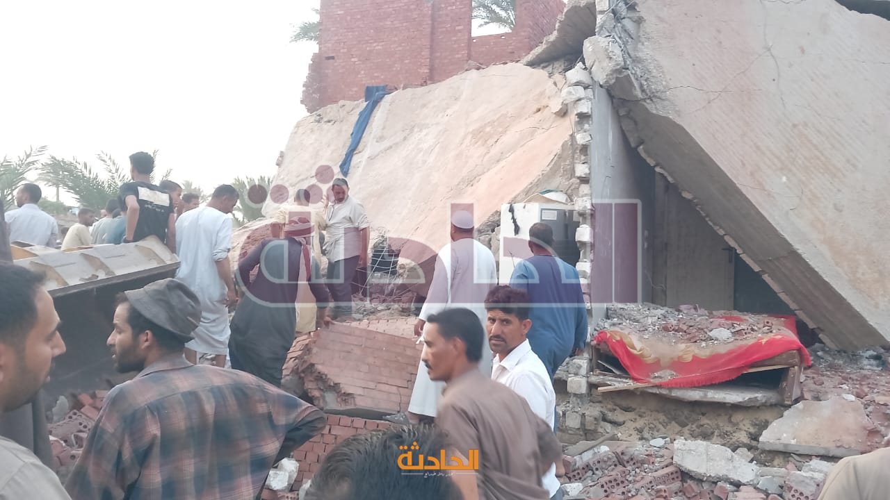 عقار العياط المنهار